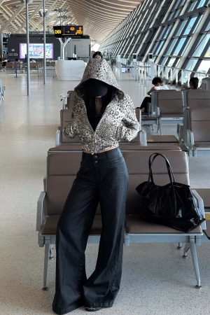 ROVENTE Leopard Print Cropped Zip Hoodie