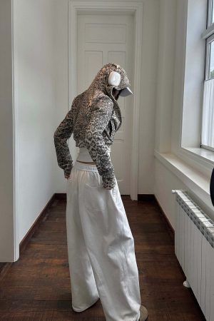 ROVENTE Leopard Print Cropped Zip Hoodie