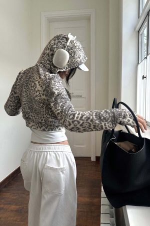 ROVENTE Leopard Print Cropped Zip Hoodie