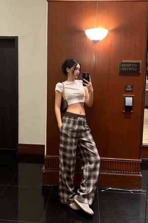 ROVENTE Micro Ribbed Cropped Tee