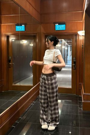 ROVENTE Micro Ribbed Cropped Tee