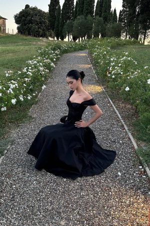 ROVENTE Off-Shoulder Satin Corset Midi Dress with Flared Skirt