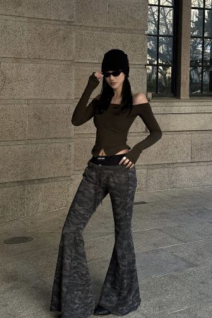 ROVENTE Off-Shoulder Slim-Fit Long Sleeve Top with Front Hem Slit