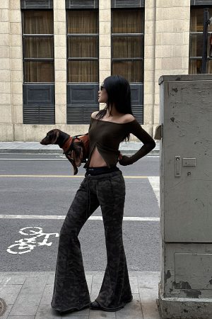 ROVENTE Off-Shoulder Slim-Fit Long Sleeve Top with Front Hem Slit