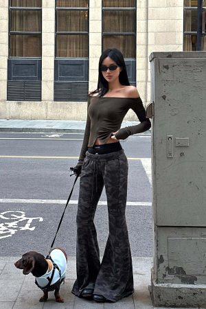 ROVENTE Off-Shoulder Slim-Fit Long Sleeve Top with Front Hem Slit