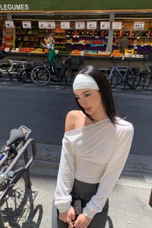 ROVENTE One Shoulder Cut-Out Top Long Sleeve Slim Fit Minimalist Tee