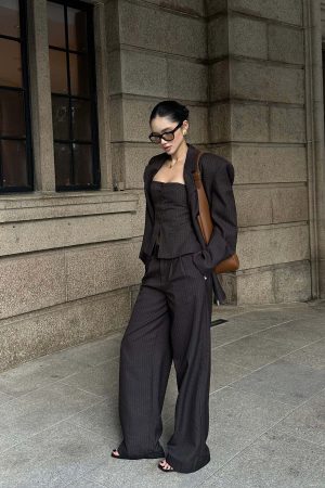 ROVENTE Pinstripe Wide-Leg Trousers with Pleated Front and Tailored Waist