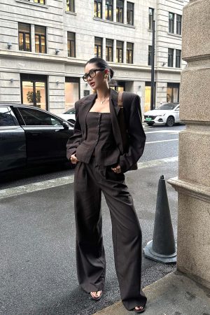 ROVENTE Pinstripe Wide-Leg Trousers with Pleated Front and Tailored Waist
