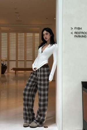 ROVENTE Ribbed Snap Henley Top