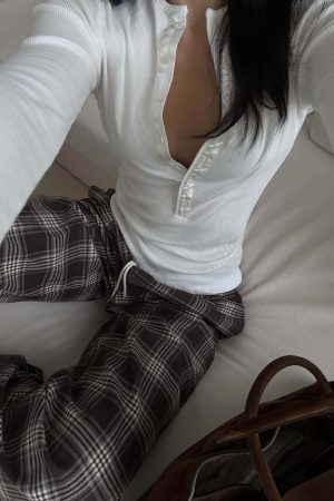 ROVENTE Ribbed Snap Henley Top