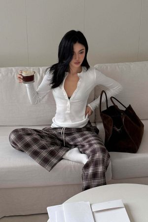 ROVENTE Ribbed Snap Henley Top