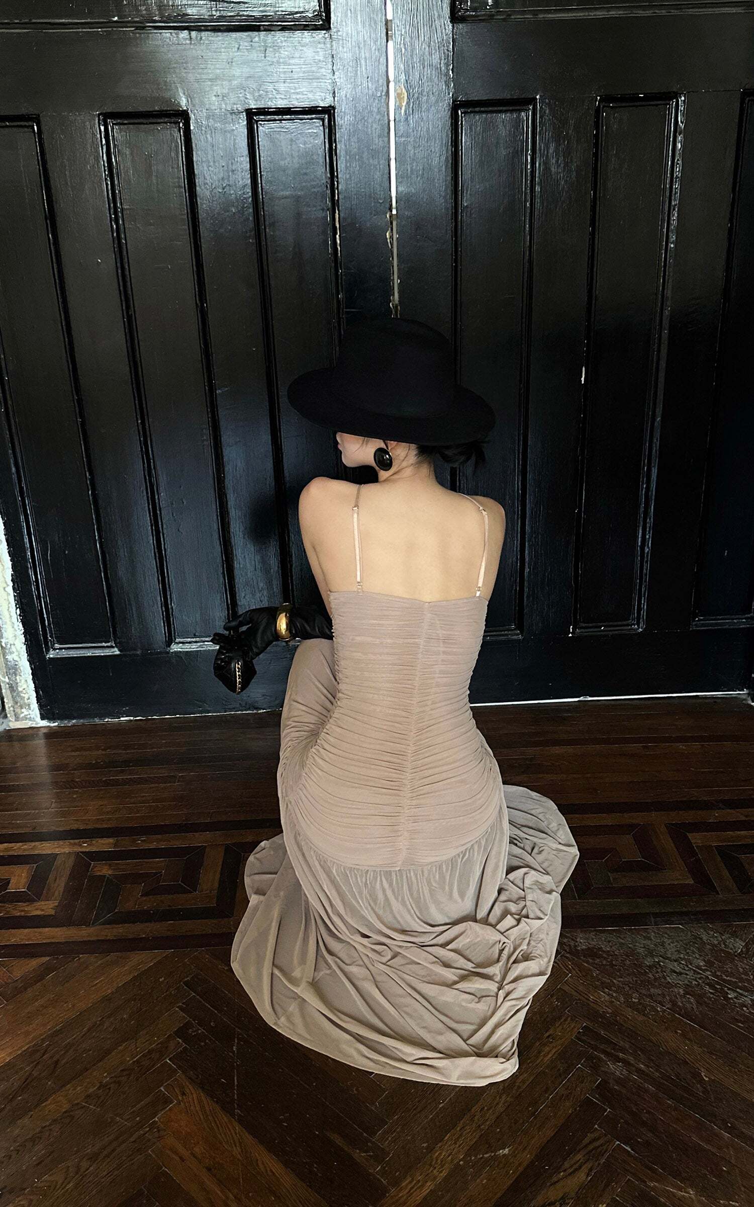 ROVENTE Ruched Mesh Maxi Dress with Detachable Floral Brooch and Flowing Hem ROVENTE Ruched Mesh Maxi Dress with Detachable Floral Brooch and Flowing Hem