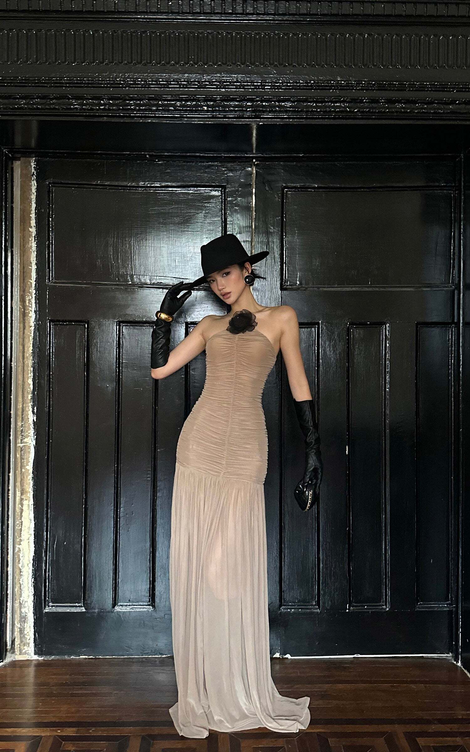 ROVENTE Ruched Mesh Maxi Dress with Detachable Floral Brooch and Flowing Hem ROVENTE Ruched Mesh Maxi Dress with Detachable Floral Brooch and Flowing Hem