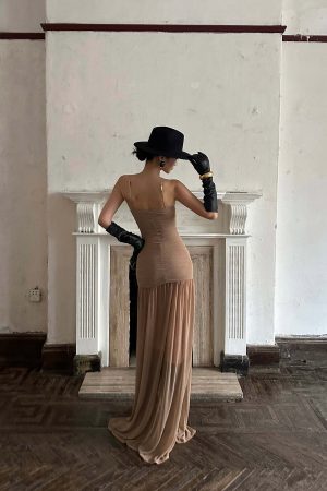 ROVENTE Ruched Mesh Maxi Dress with Detachable Floral Brooch and Flowing Hem