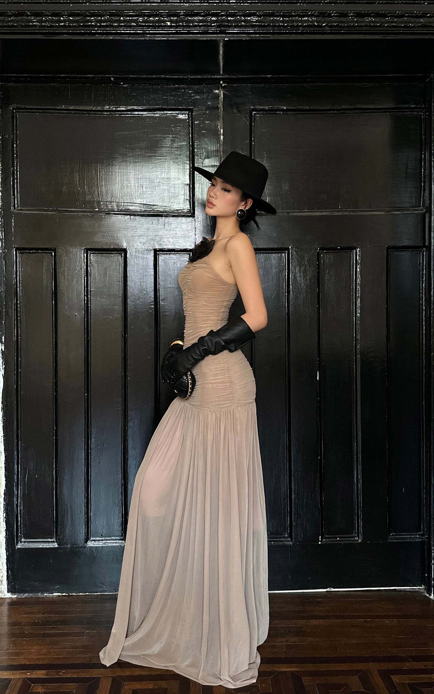 ROVENTE Ruched Mesh Maxi Dress with Detachable Floral Brooch and Flowing Hem ROVENTE Ruched Mesh Maxi Dress with Detachable Floral Brooch and Flowing Hem