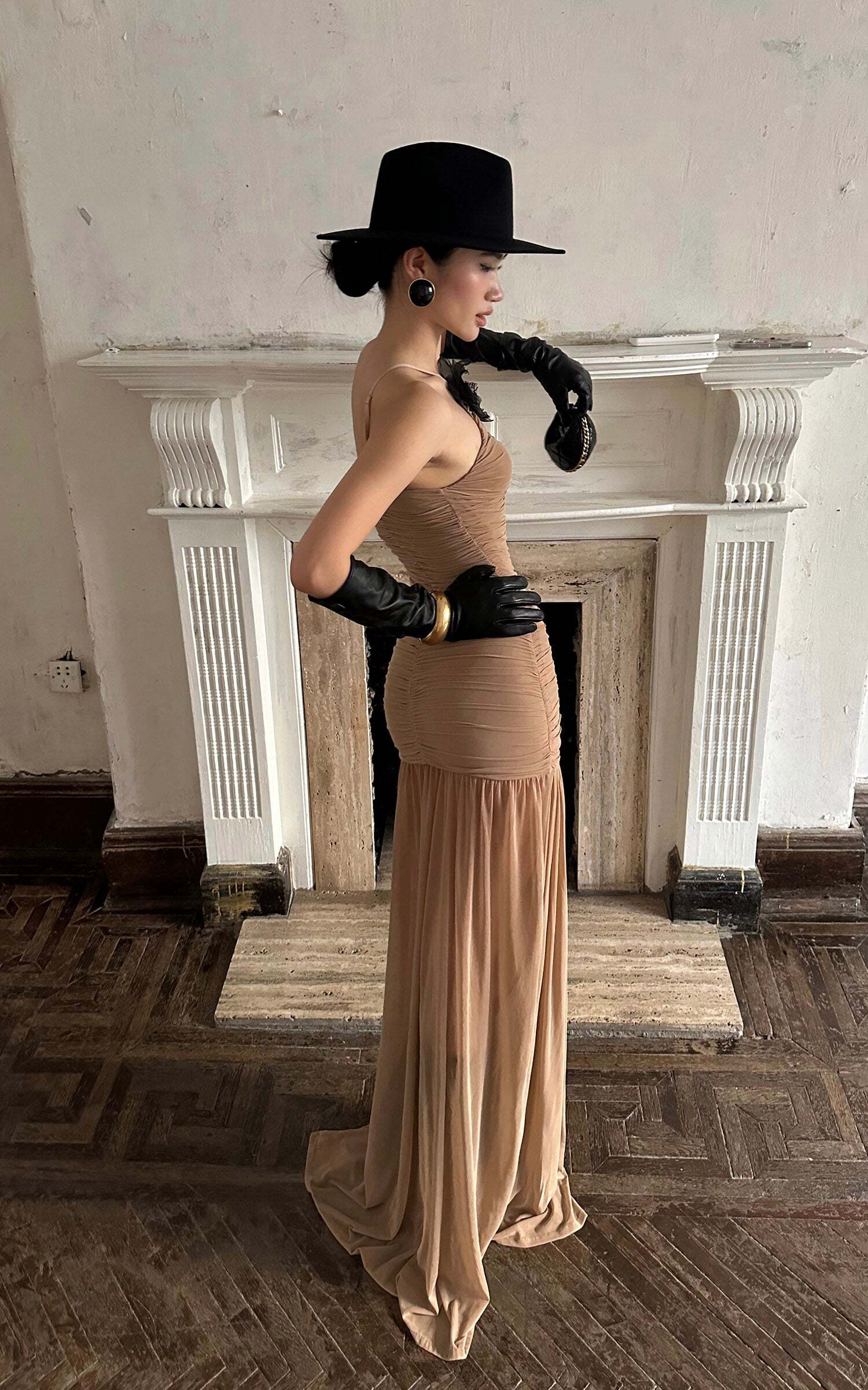 ROVENTE Ruched Mesh Maxi Dress with Detachable Floral Brooch and Flowing Hem ROVENTE Ruched Mesh Maxi Dress with Detachable Floral Brooch and Flowing Hem