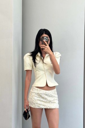 ROVENTE Tailored Puff Sleeve Shirt with Curved Hem and Fitted Waist