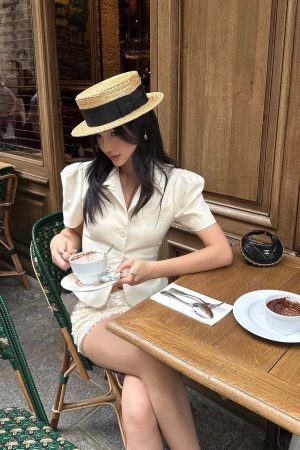 ROVENTE Tailored Puff Sleeve Shirt with Curved Hem and Fitted Waist