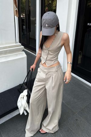 ROVENTE Tailored Vest with Lace Panel Back