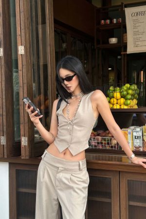 ROVENTE Tailored Vest with Lace Panel Back