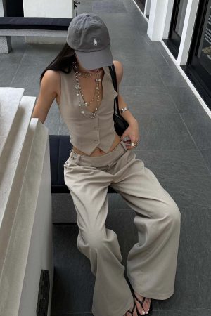 ROVENTE Tailored Vest with Lace Panel Back