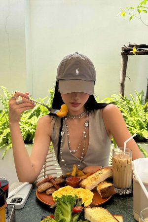 ROVENTE Tailored Vest with Lace Panel Back