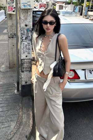 ROVENTE Tailored Vest with Lace Panel Back