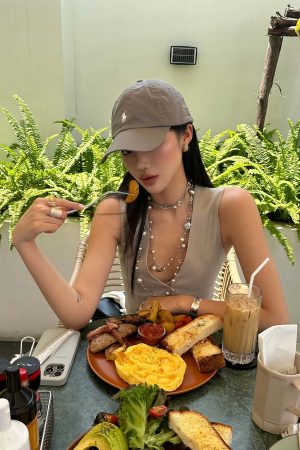 ROVENTE Tailored Vest with Lace Panel Back