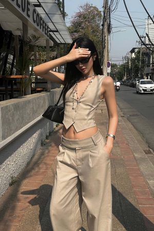 ROVENTE Tailored Vest with Lace Panel Back