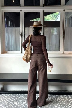 ROVENTE Wide Leg High Waist Pants – Relaxed Silhouette with Double Button Detail