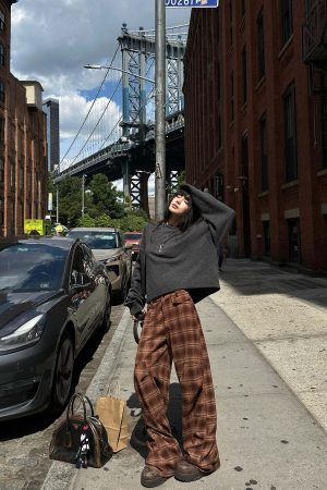 WARDEN EDGE 021 Knit Sweater & Graphic Beanie Set