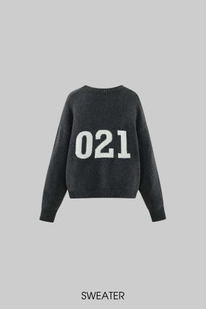 WARDEN EDGE 021 Knit Sweater & Graphic Beanie Set