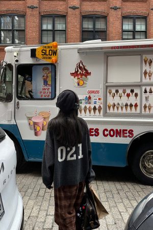 WARDEN EDGE 021 Knit Sweater & Graphic Beanie Set