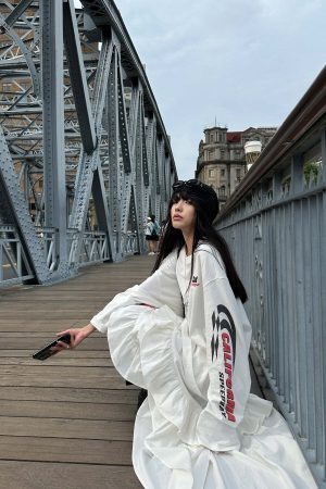 WARDEN EDGE Asymmetric Layered Skirt with Ruffle Detail