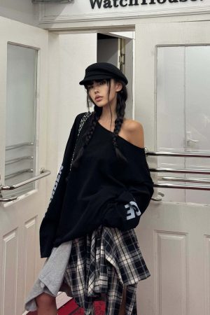 WARDEN EDGE Asymmetrical Off-Shoulder Long Sleeve Top