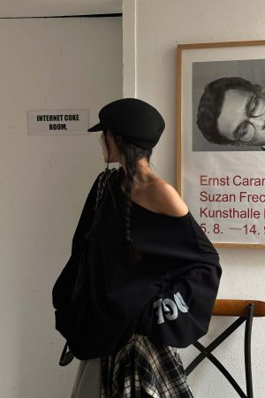 WARDEN EDGE Asymmetrical Off-Shoulder Long Sleeve Top