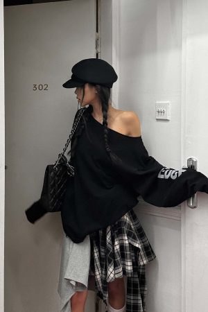 WARDEN EDGE Asymmetrical Off-Shoulder Long Sleeve Top