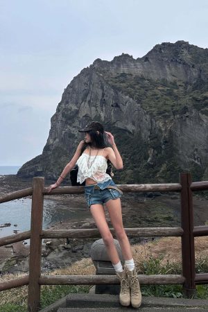 WARDEN EDGE Collar-Waist Deconstructed Denim Shorts