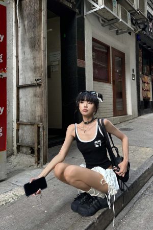 WARDEN EDGE Contrast Binding Tank with Arch Hem and College Lettering