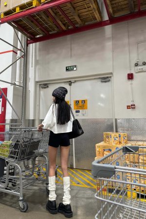 WARDEN EDGE Contrast Waistband Fitted Mini Shorts for Streetwear Layering