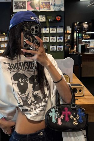 WARDEN EDGE Cropped Dog Graphic Tee with Vintage Street Edge