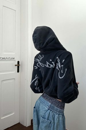 WARDEN EDGE Cropped Hoodie Minimal Streetwear Pullover with Graphic Back Print