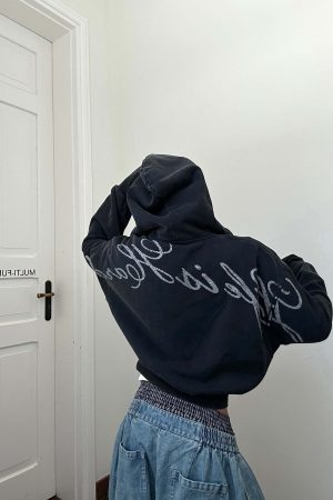 WARDEN EDGE Cropped Hoodie Minimal Streetwear Pullover with Graphic Back Print