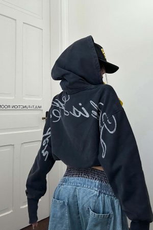 WARDEN EDGE Cropped Hoodie Minimal Streetwear Pullover with Graphic Back Print