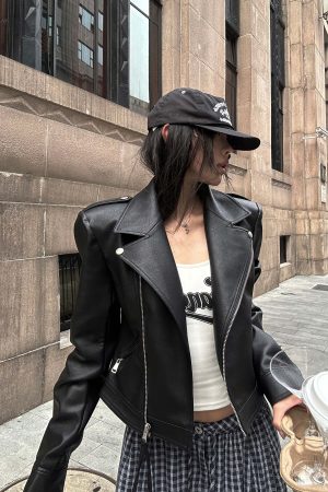 WARDEN EDGE Cropped Leather Jacket with Zipper Detail