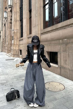 WARDEN EDGE Cropped Leather Jacket with Zipper Detail