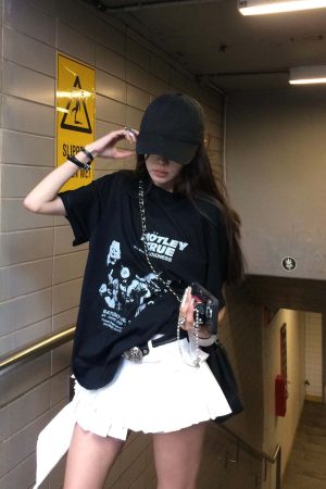 WARDEN EDGE Distressed Graphic Oversized Tee