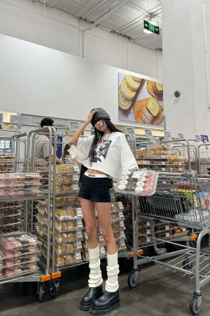 WARDEN EDGE Distressed Portrait Graphic Oversized Cropped Tee