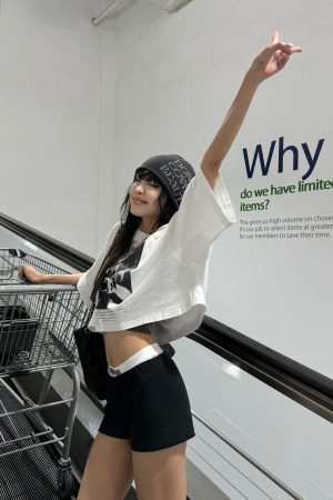 WARDEN EDGE Distressed Portrait Graphic Oversized Cropped Tee