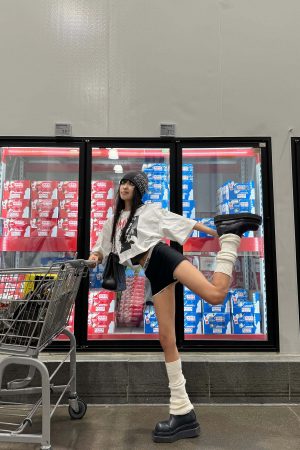 WARDEN EDGE Distressed Portrait Graphic Oversized Cropped Tee